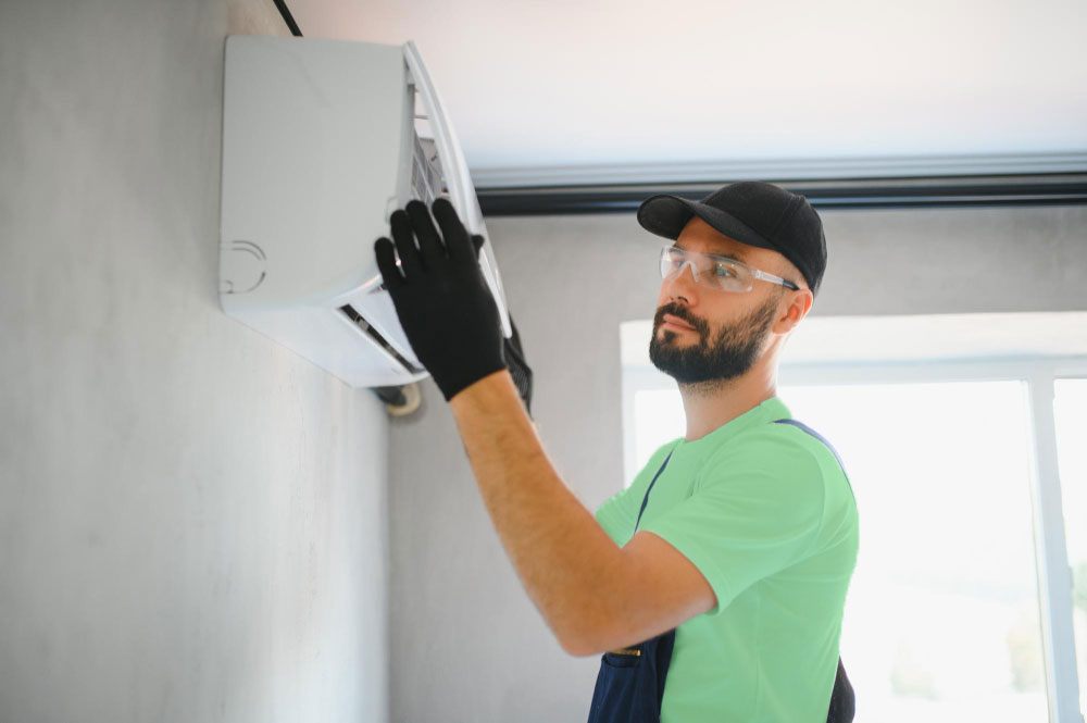 HVAC tech working after getting SEO Optimisation
