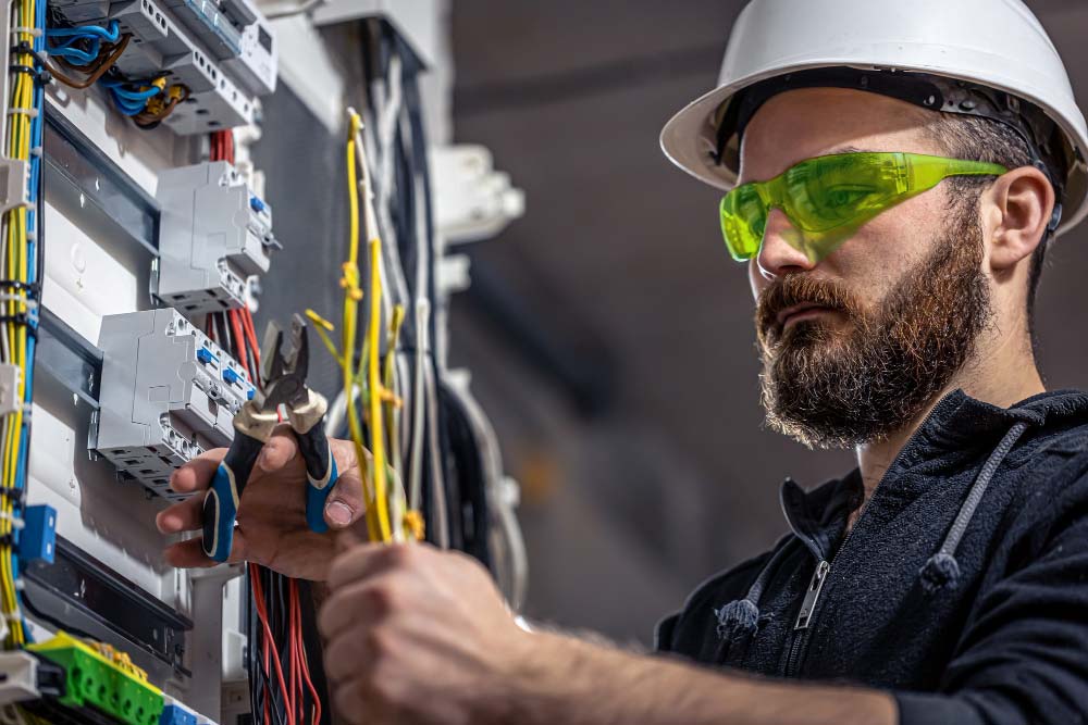 Electrician working after getting SEO Optimisation